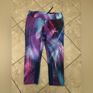 NIKE WOMENS CAPRI DRI FIT LEGGINGS